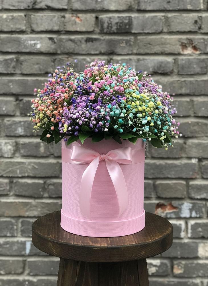 Цветочная композиция из Гипсофила и Розы в шляпной коробке в Усть-Кишерть