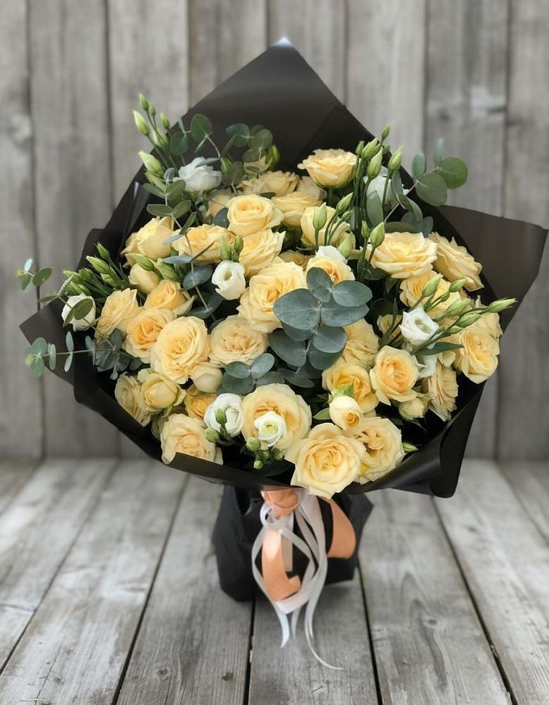 Букет цветов из: Розы и Лизиантусы в Усть-Кишерть