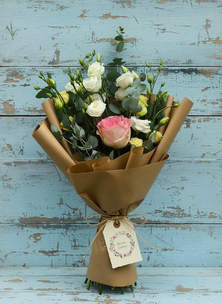 Букет цветов из: Розы и Лизиантусы в Усть-Кишерть