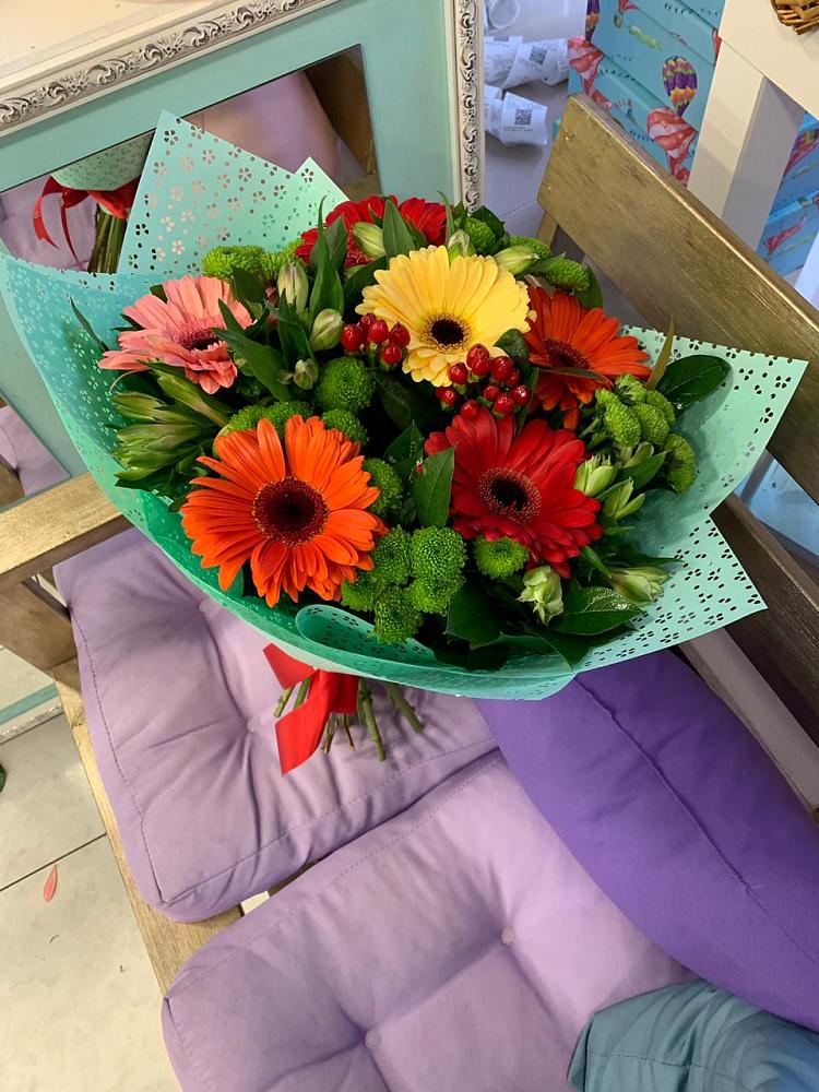Букет цветов из: Герберы, Хризантемы и Альстромерии в Усть-Кишерть