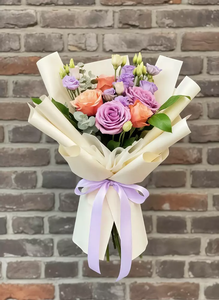 Букет цветов из: Лизиантусы и Розы в Усть-Кишерть