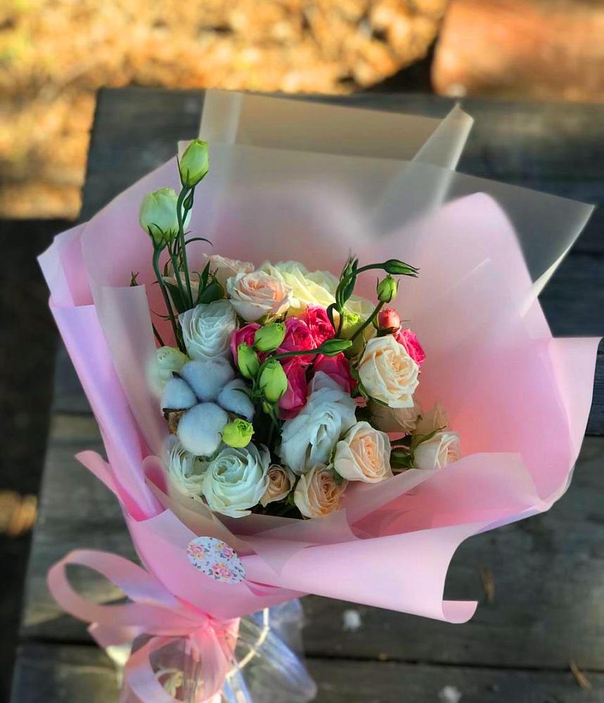 Букет цветов из: Розы и Лизиантусы в Усть-Кишерть