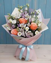 Букет цветов из:  Лизиантусы, Розы, Альстромерии и Гипсофила в Усть-Кишерть