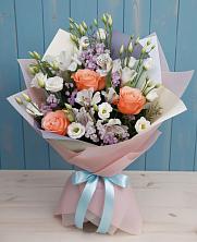 Букет цветов из:  Лизиантусы, Розы, Альстромерии и Гипсофила в Усть-Кишерть