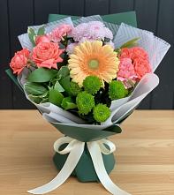 Букет цветов из:  Гвоздики, Розы, Герберы и Хризантемы в Усть-Кишерть