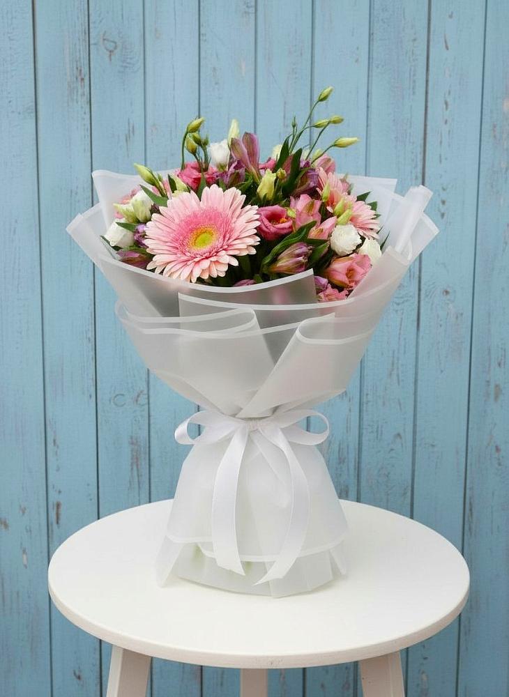 Букет цветов из: Герберы, Альстромерии и Лизиантусы в Усть-Кишерть