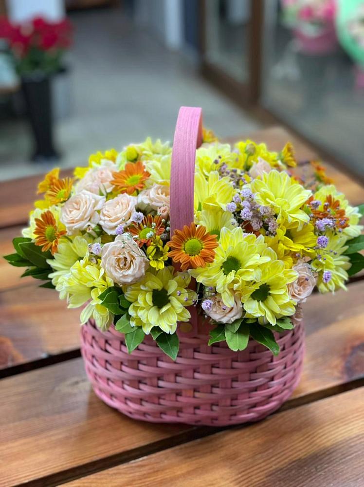 Цветочная композиция из Хризантемы и Розы в корзине в Усть-Кишерть