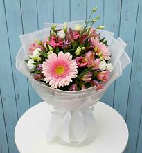 Букет цветов из:  Герберы, Альстромерии и Лизиантусы #REPLACE_PRED# Усть-Кишерть