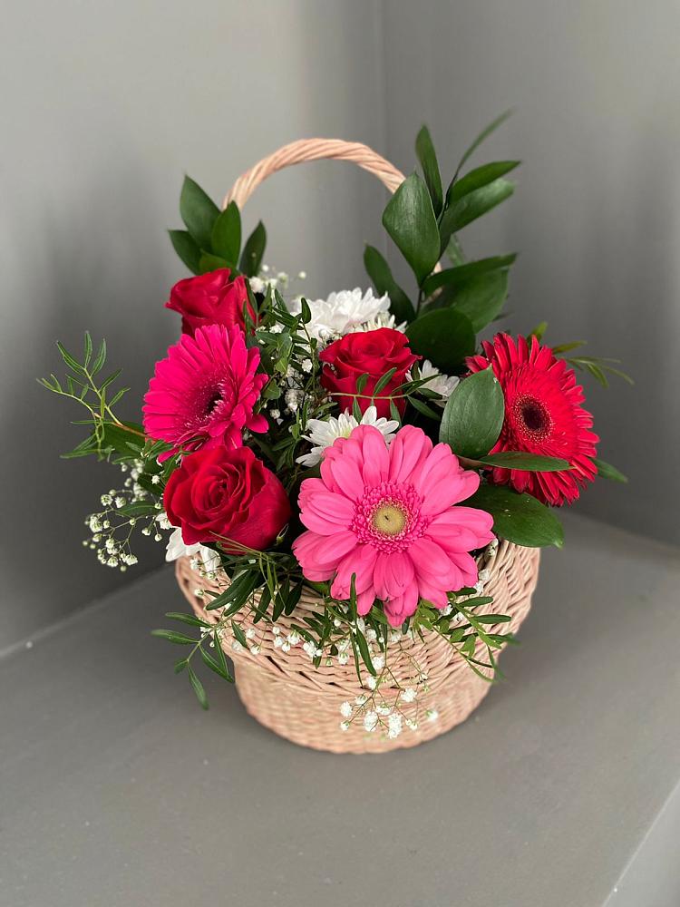Цветочная композиция из Розы, Хризантемы и Герберы в корзине в Усть-Кишерть