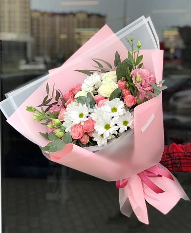 Букет цветов из: Розы, Лизиантусы и Хризантемы в Усть-Кишерть