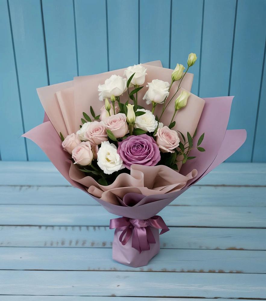 Букет цветов из: Розы и Лизиантусы в Усть-Кишерть